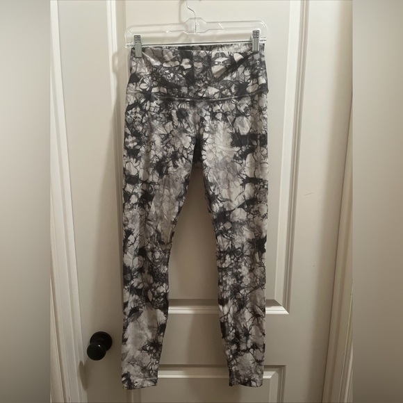 lululemon athletica Pants - Lululemon Size 8 Wunder Under High-Rise Tight Dual Shibori Full-On Luxtreme 28''